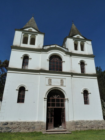 100728_ecuador_hacienda_guachala_church_0686.jpg