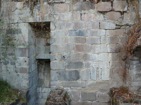 120717_ecuador_hacienda_guachala_mill_ruins_mill_wall_p1040971.jpg